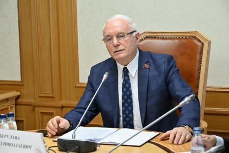 М.Н. Берулава провел заседание комиссии Экспертного совета при Комитете Госдумы по просвещению