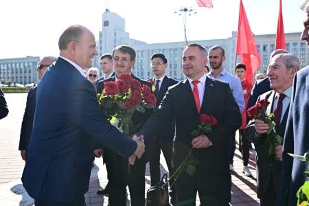 Г.А. Зюганов принял участие в возложении цветов памятнику В.И. Ленину в Беларуси