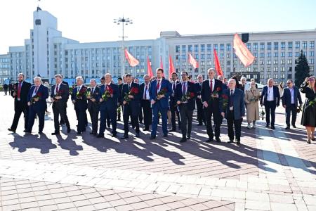 Г.А. Зюганов принял участие в возложении цветов памятнику В.И. Ленину в Беларуси