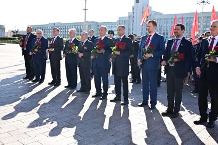 Г.А. Зюганов принял участие в возложении цветов памятнику В.И. Ленину в Беларуси