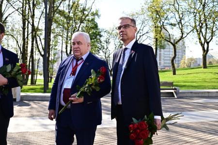 Г.А. Зюганов принял участие в возложении цветов памятнику В.И. Ленину в Беларуси