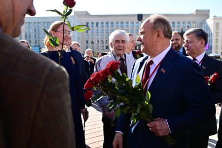 Г.А. Зюганов принял участие в возложении цветов памятнику В.И. Ленину в Беларуси