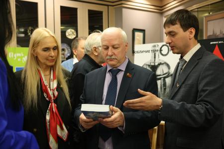 В Московской городской Думе при участии фракции КПРФ открылась Международная выставка «Против нацизма»