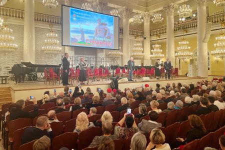 Участники торжественного вечера в Москве, посвященного юбилею Сталинградской битвы, поддержали требование Г.А. Зюганова о прекращении драпировки Мавзолея