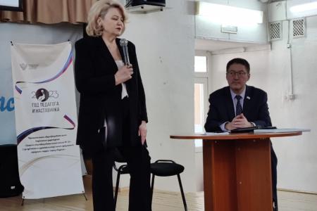 Н.А. Останина выступила перед учителями и родителями якутской школы