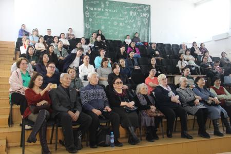 Н.А. Останина выступила перед учителями и родителями якутской школы