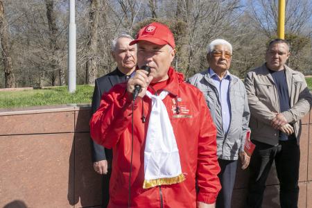 Коммунисты Калмыкии встретили волонтеров патриотического проекта «Наша великая Родина»