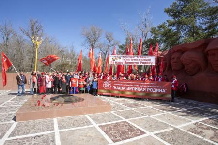 Коммунисты Калмыкии встретили волонтеров патриотического проекта «Наша великая Родина»