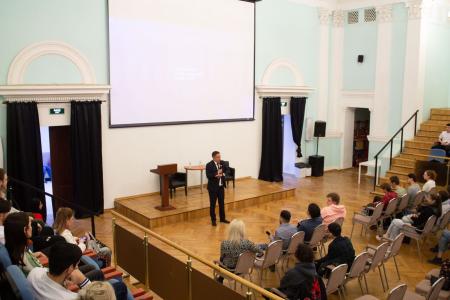 Сенатор А.М. Гибатдинов встретился со студенческой молодежью в Москве