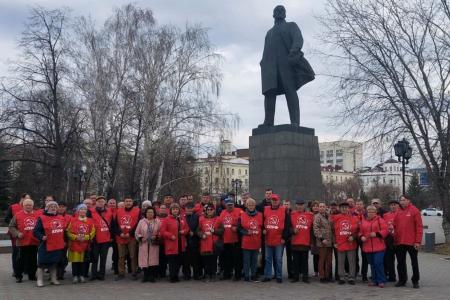 Тюменские коммунисты отметили день рождения Ленина возложением цветов и ударным трудом