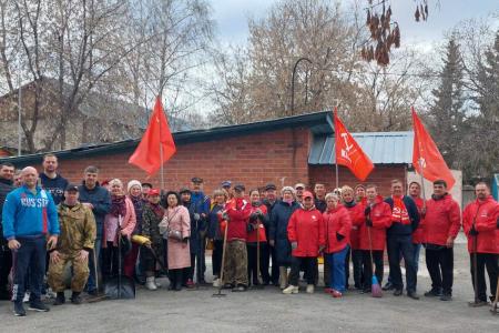 Тюменские коммунисты отметили день рождения Ленина возложением цветов и ударным трудом