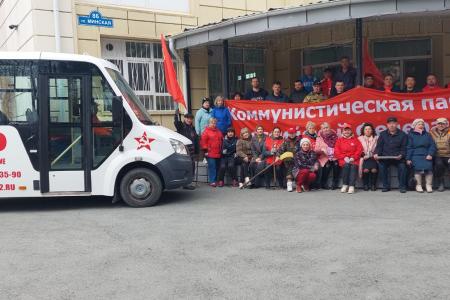 Тюменские коммунисты отметили день рождения Ленина возложением цветов и ударным трудом