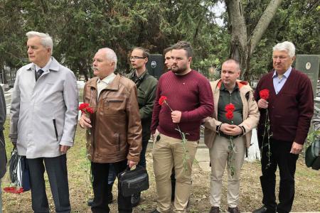 Коммунисты Севастополя почтили память Героя СССР В.Д. Ревякина