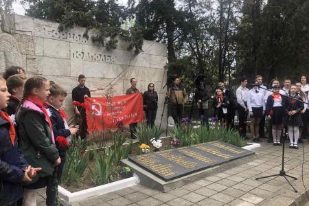 Коммунисты Севастополя почтили память Героя СССР В.Д. Ревякина