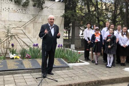 Коммунисты Севастополя почтили память Героя СССР В.Д. Ревякина