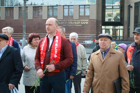 Коммунисты из Удмуртии требуют отменить драпировку Мавзолея В.И. Ленина