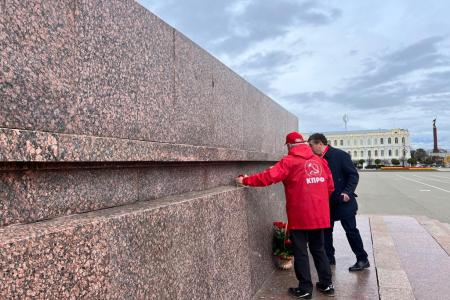 Лидер ставропольских коммунистов Виктор Гончаров: Все коммунисты края и большая часть ставропольчан решительно возражают против драпировки Мавзолея Ленина в День Победы!