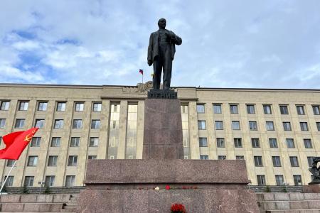 Лидер ставропольских коммунистов Виктор Гончаров: Все коммунисты края и большая часть ставропольчан решительно возражают против драпировки Мавзолея Ленина в День Победы!