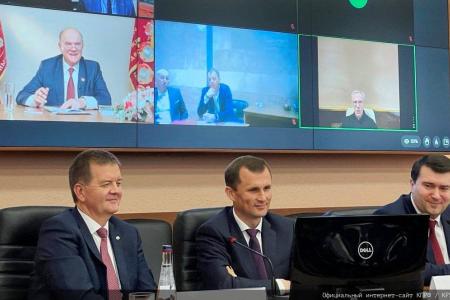 Г.А. Зюганов выступил на круглом столе, посвящённом проблемам пчеловодства юга и новых территорий России