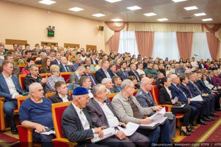 Г.А. Зюганов выступил на круглом столе, посвящённом проблемам пчеловодства юга и новых территорий России
