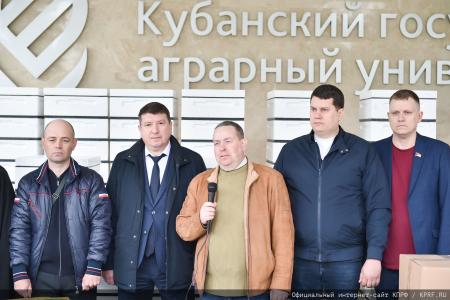 По инициативе Г.А. Зюганова отправлен гуманитарный конвой пчеловодам Донбасса