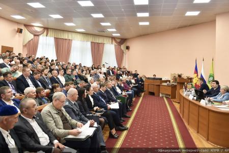 Г.А. Зюганов выступил на круглом столе, посвящённом проблемам пчеловодства юга и новых территорий России