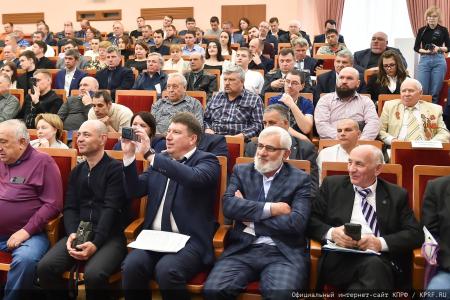 Г.А. Зюганов выступил на круглом столе, посвящённом проблемам пчеловодства юга и новых территорий России