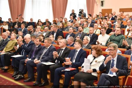 Г.А. Зюганов выступил на круглом столе, посвящённом проблемам пчеловодства юга и новых территорий России