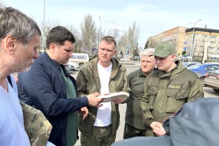 Гуманитарный конвой КПРФ для пчеловодов Донбасса доставлен в город Донецк