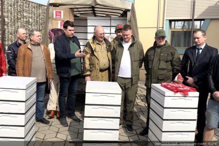 Гуманитарный конвой КПРФ для пчеловодов Донбасса доставлен в город Донецк