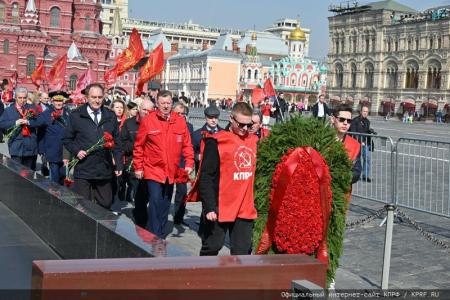 На Красной площади в Москве прошла торжественная акция в честь Дня космонавтики