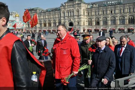 На Красной площади в Москве прошла торжественная акция в честь Дня космонавтики
