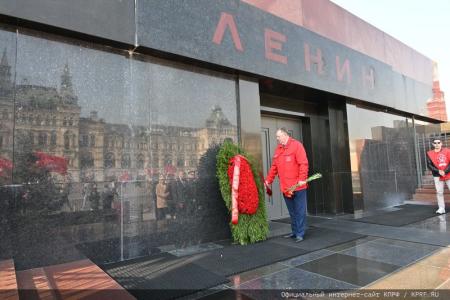 На Красной площади в Москве прошла торжественная акция в честь Дня космонавтики