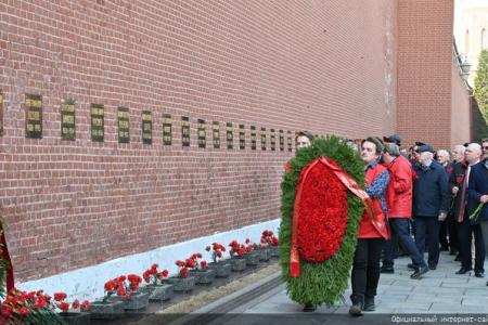 На Красной площади в Москве прошла торжественная акция в честь Дня космонавтики
