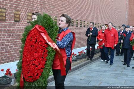 На Красной площади в Москве прошла торжественная акция в честь Дня космонавтики