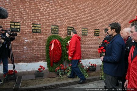 На Красной площади в Москве прошла торжественная акция в честь Дня космонавтики