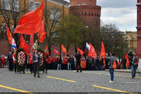 Цветы к Мавзолею Вождя мирового пролетариата