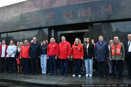Цветы к Мавзолею Вождя мирового пролетариата