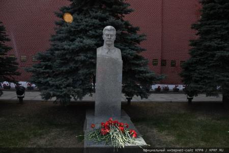 Цветы к Мавзолею Вождя мирового пролетариата