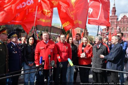 Цветы к Мавзолею Вождя мирового пролетариата