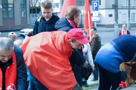 Коммунисты из Удмуртии требуют отменить драпировку Мавзолея В.И. Ленина