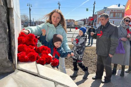 "Социалистический путь – гарантия мира!". Антифашистский митинг в Томске