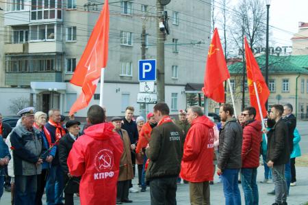 Коммунисты из Удмуртии требуют отменить драпировку Мавзолея В.И. Ленина