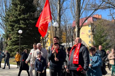В Марий Эл возложили цветы Юрию Гагарину
