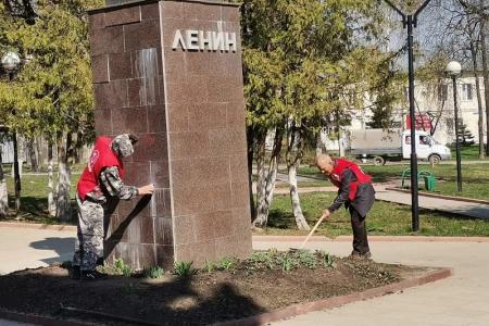 Тульские коммунисты привели в порядок Аллею Героев и памятник В.И. Ленину