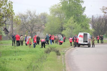 В канун Первомая и Дня Победы луганский актив КПРФ высадил каштановую аллею