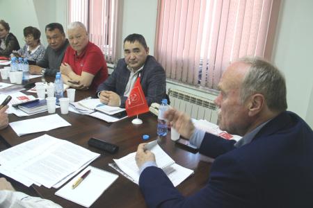 В Якутске проходит семинар-совещание партийного актива региональных отделений КПРФ Дальневосточного федерального округа