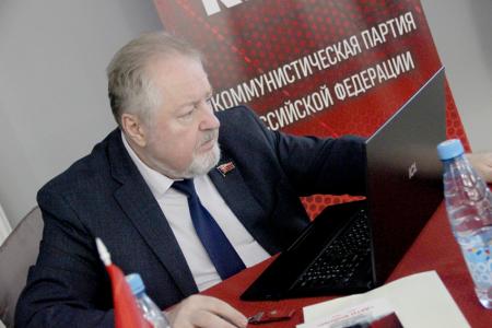 В Якутске проходит семинар-совещание партийного актива региональных отделений КПРФ Дальневосточного федерального округа