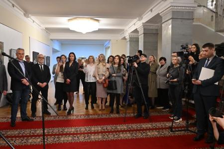 В Госдуме по инициативе КПРФ открылась художественная выставка "Новая индустриализация"