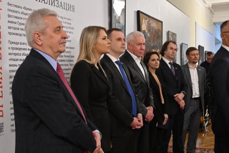 В Госдуме по инициативе КПРФ открылась художественная выставка "Новая индустриализация"